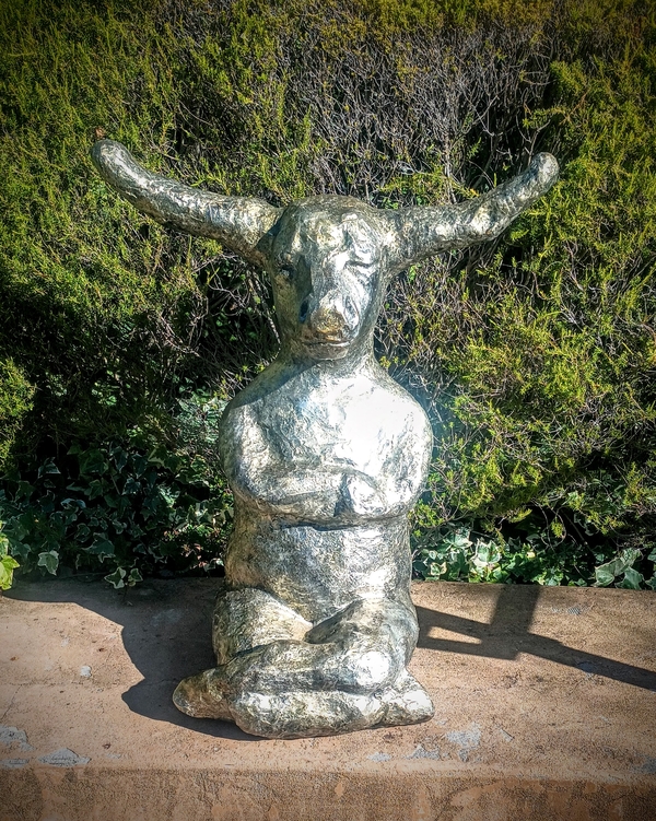 Contemplating Bull (pearl patina) 17/50